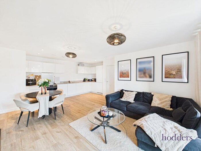 2 Bedroom Apartment For Sale In Walton-On-Thames, Surrey, KT12