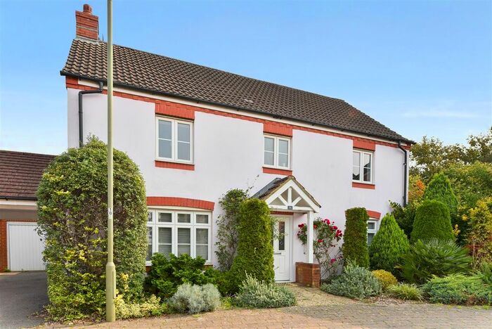 4 Bedroom Detached House To Rent In Barentin Way, Petersfield, GU31