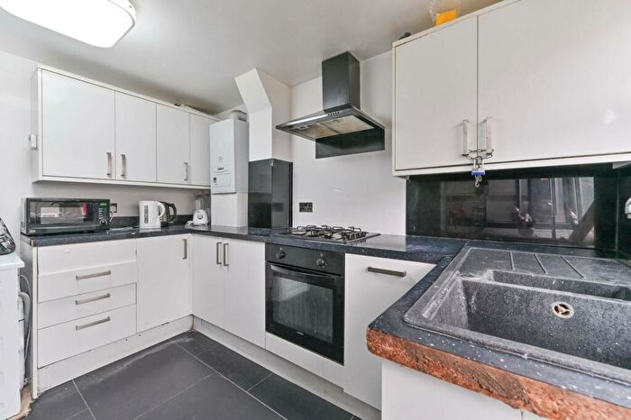 3 Bedroom Terraced House For Sale In Thornton Road, Croydon, CR0