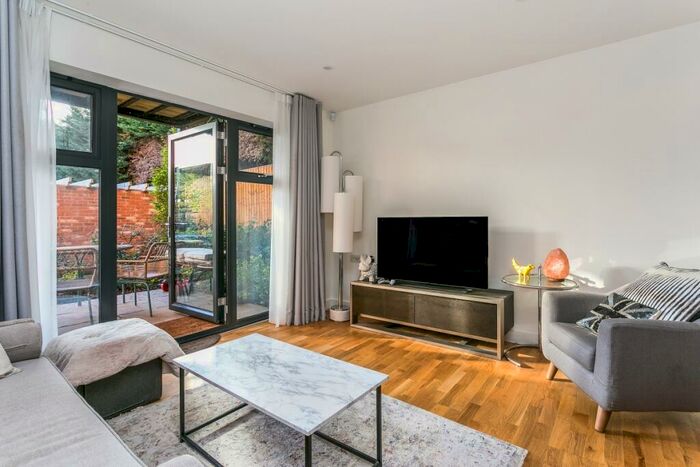 2 Bedroom Apartment To Rent In Station Approach Marlow, SL7