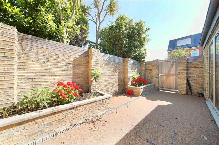 2 Bedroom Flat To Rent In Upper Tooting Park, Tooting, SW17