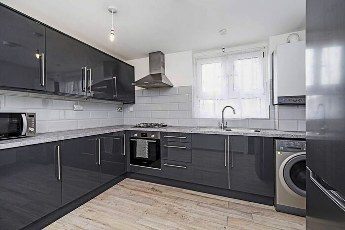 2 Bedroom Flat To Rent In Boleyn Road, East Ham, London, E6