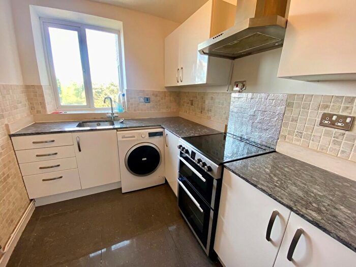 2 Bedroom Flat To Rent In Bourne Pines, Christchurch Road, Bournemouth, BH1