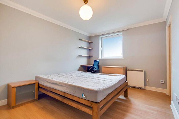 2 Bedroom Flat To Rent In Hull Place, Docklands, London, E16