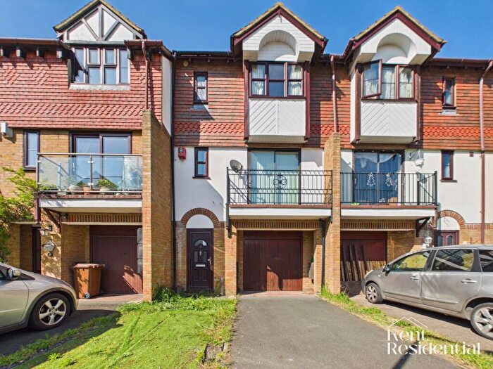 3 Bedroom Terraced House To Rent In Tintagel Gardens, Rochester, ME2