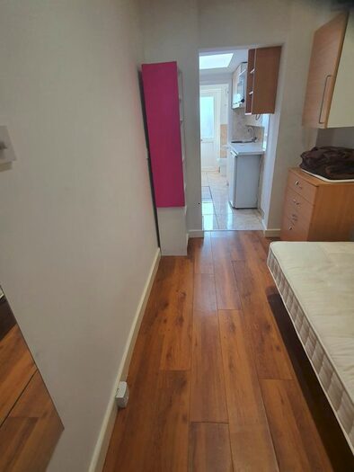 Studio To Rent In Lymington Close, Streatham/Norbury, SW16