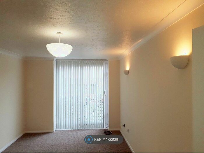 1 Bedroom Flat To Rent In Balcombe Road, Peacehaven, BN10