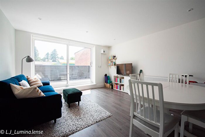 2 Bedroom Flat To Rent In West Way, Oxford, OX2