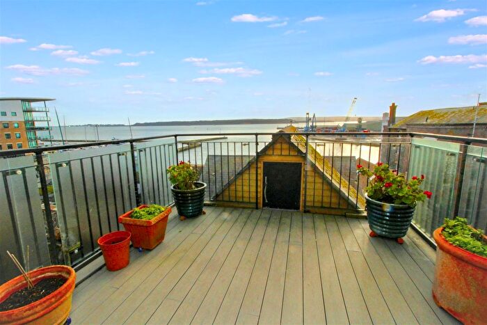 3 Bedroom Flat To Rent In Quay Point, Castle Street, Poole, BH15
