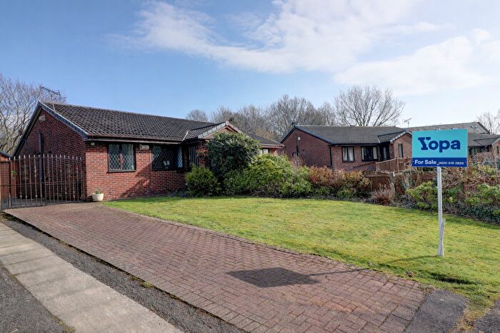 2 Bedroom Semi Detached Bungalow For Sale In Little Oak Close, Oldham, OL4