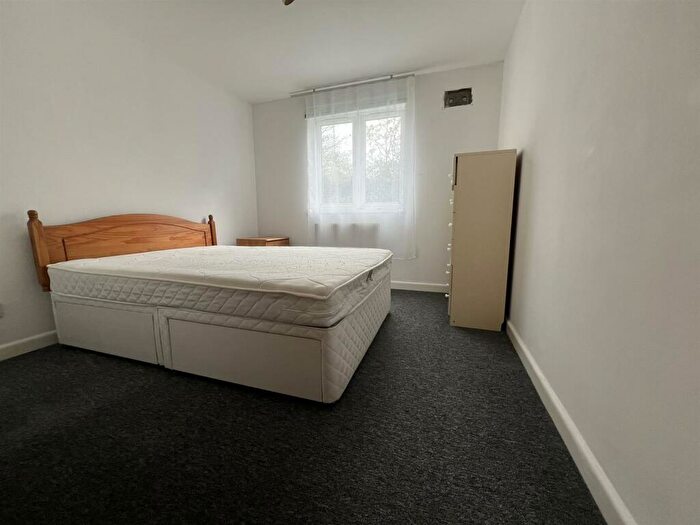 1 Bedroom Apartment To Rent In Windmill Drive, Cricklewood, London, NW2