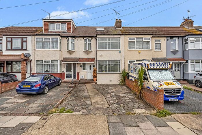 3 Bedroom Terraced House For Sale In Mowbrays Road, Collier Row, RM5