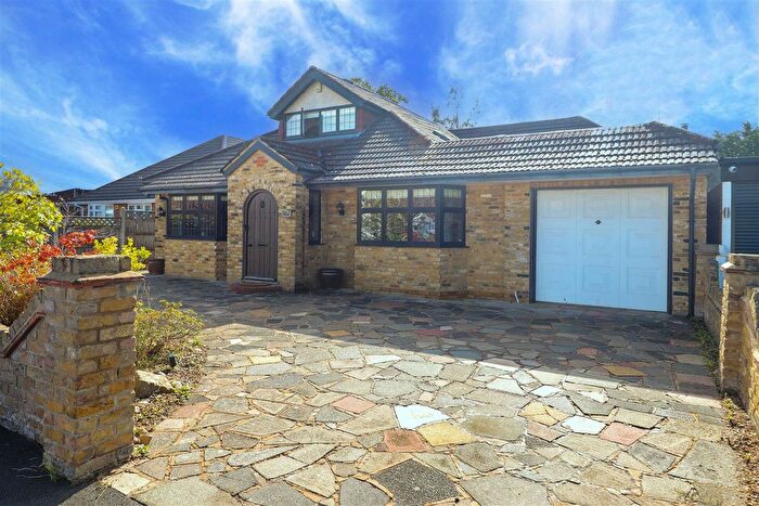 4 Bedroom Detached Bungalow For Sale In Parkfield Road, Ickenham, UB10