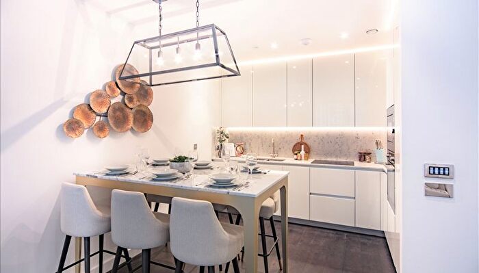 2 Bedroom Flat To Rent In Thornes House, Charles Clowes Walk, London, SW11