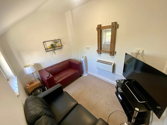 3 Bedroom Flat To Rent In Bryn Y Mor Crescent, Uplands, Swansea, SA1