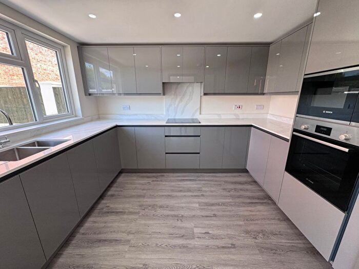 3 Bedroom Semi-Detached House To Rent In Croydon Road, Croydon., CR0