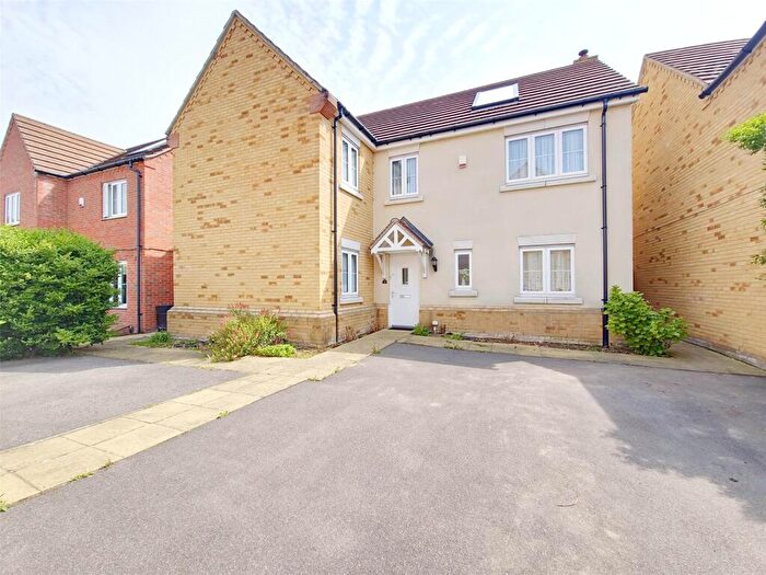 4 Bedroom Detached House To Rent In Elms Close, Hornchurch, RM11