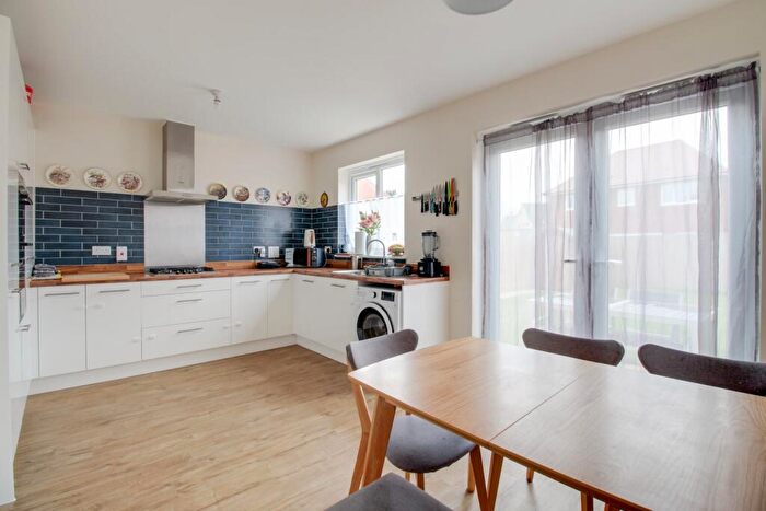 4 Bedroom Terraced House For Sale In Kemsley Drive, Leighton Buzzard, LU7