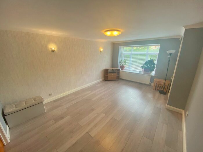 4 Bedroom Detached House To Rent In Middlecliff Close, Waterthorpe, Sheffield, S20