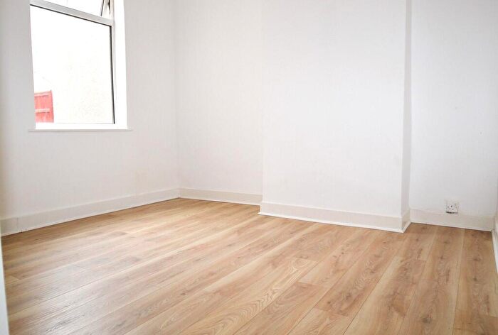 2 Bedroom Flat To Rent In Speranza Street, London, SE18