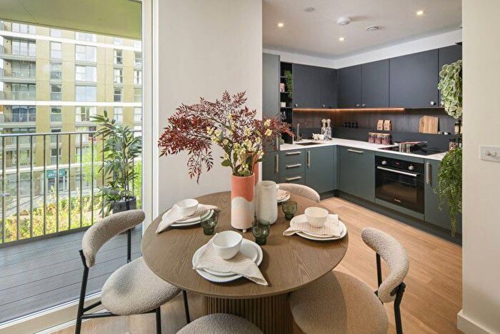 2 Bedroom Flat For Sale In Eden Grove, Staines, Surrey, TW18