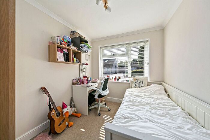 2 Bedroom Bungalow For Sale In Hollybank Close, Middlesex, TW12