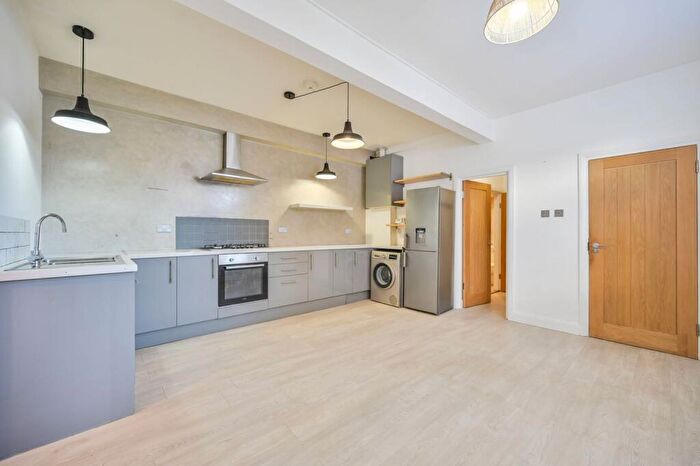 1 Bedroom Flat For Sale In Fairfax Road, Harringay, London, N8