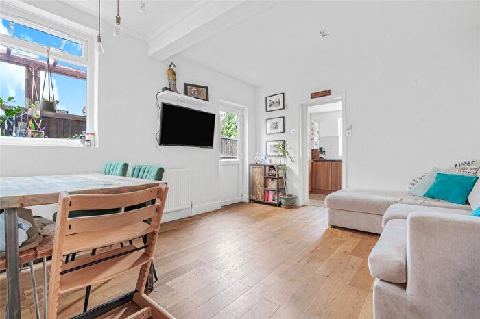 2 Bedroom Apartment For Sale In Spencer Road, Harrow, HA3