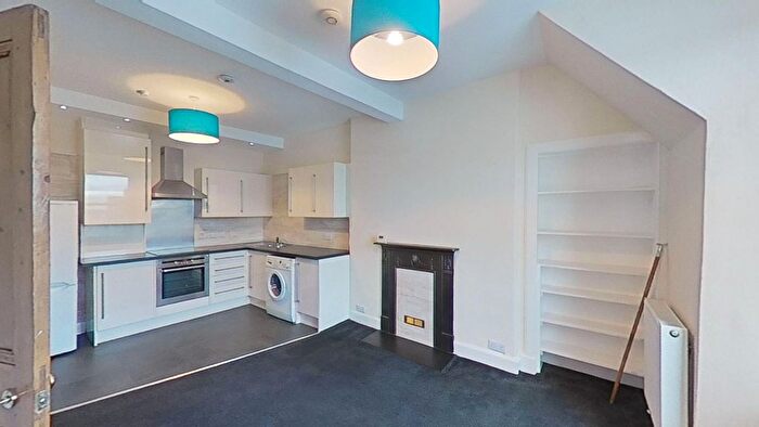 1 Bedroom Flat To Rent In Earlston Place, Edinburgh, Midlothian, EH7