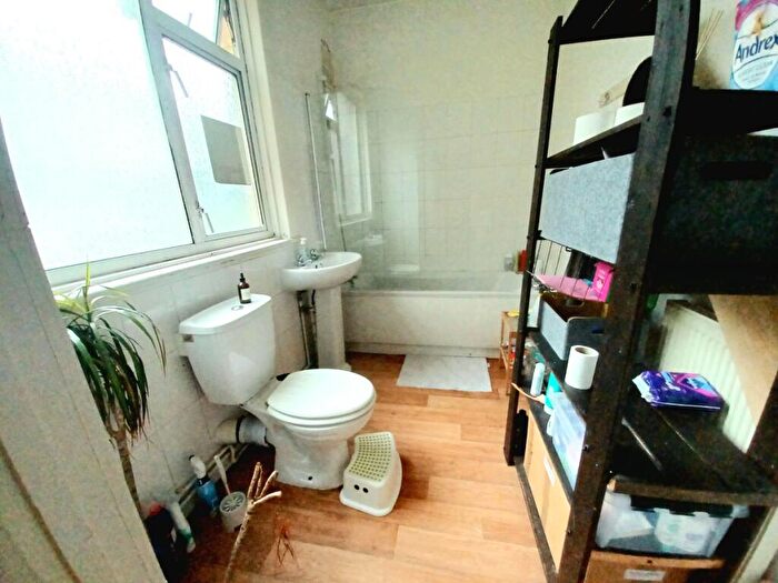 5 Bedroom Flat To Rent In Hornsey Road, Holloway, N7