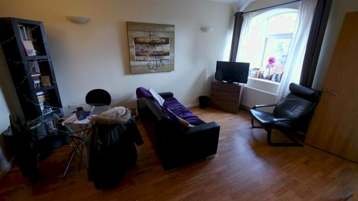 2 Bedroom Cottage To Rent In Burley Road, Burley, Leeds, LS4