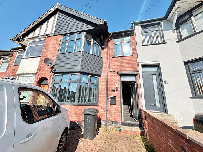 3 Bedroom Semi Detached House To Rent In St. Saviours Road, Leicester, LE5