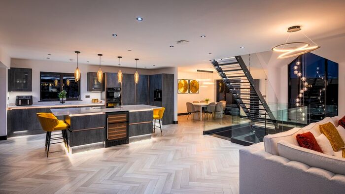 4 Bedroom Detached House For Sale In Croesyceiliog, Carmarthen, SA32