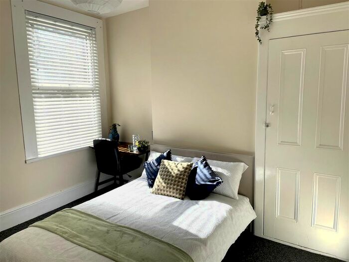 1 Bedroom Property To Rent In London Road, Westcliff-On-Sea, SS0
