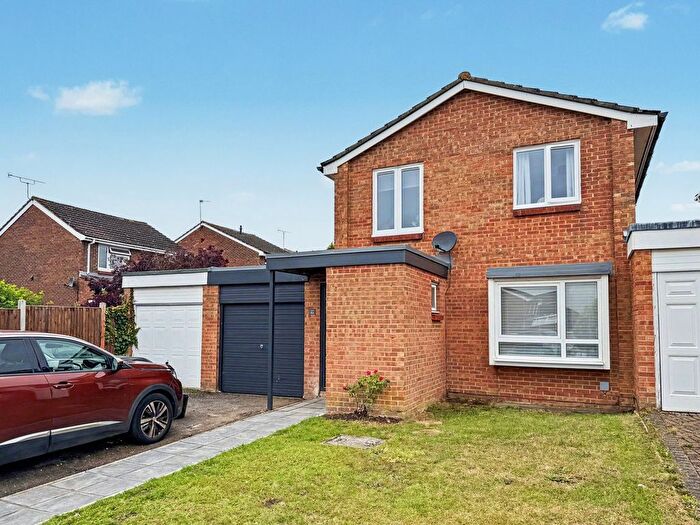 3 Bedroom Detached House For Sale In Stapleton Road, Orpington, BR6