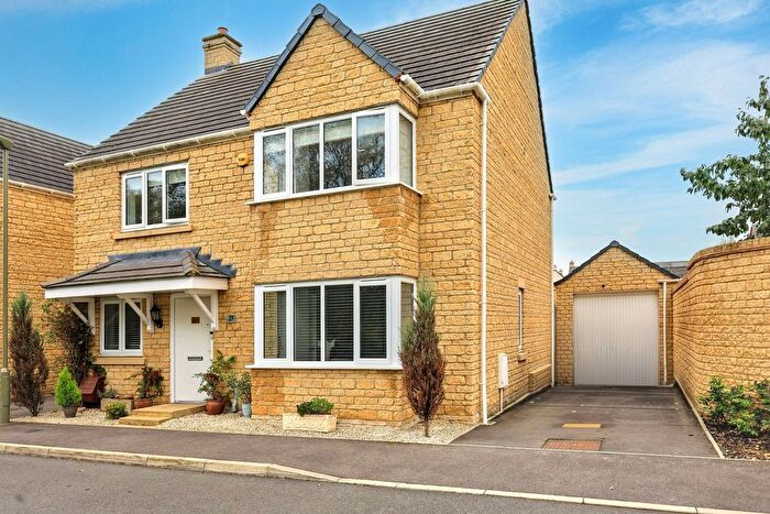 4 Bedroom Detached House For Sale In Mary Box Crescent, Witney, OX29