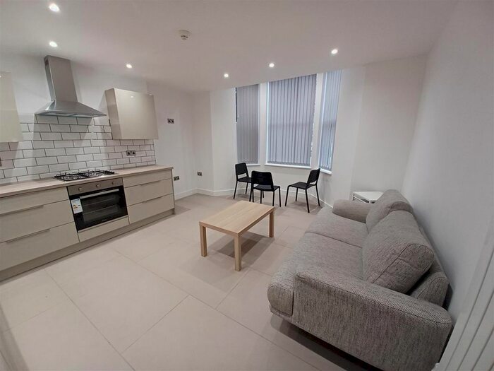 2 Bedroom Flat To Rent In Richmond Road, Cathays, Cardiff, CF24