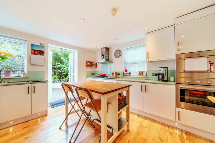 4 Bedroom House To Rent In Holbeck Row, Peckham, London, SE15