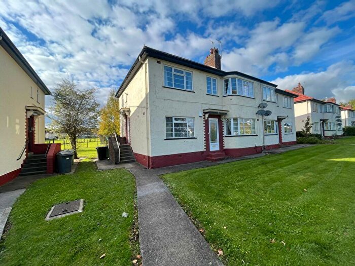 2 Bedroom Flat To Rent In Otley Road, Leeds, West Yorkshire, Uk, LS16