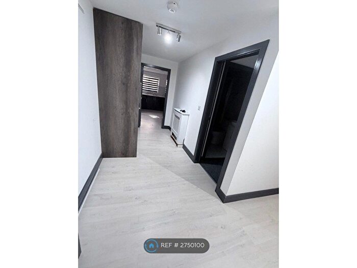 2 Bedroom Flat To Rent In Cliff Gardens, Scunthorpe, DN15