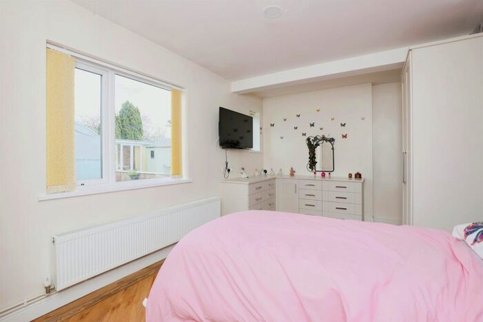 2 Bedroom Detached Bungalow For Sale In Cornwall Road, Retford, DN22