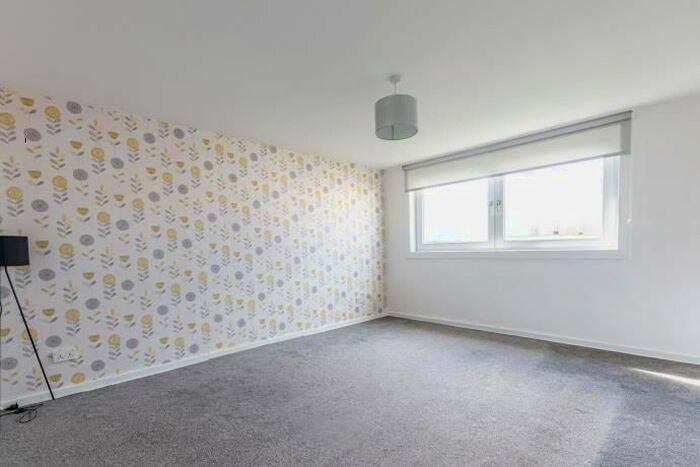 3 Bedroom Flat To Rent In Calder View, Edinburgh, EH11