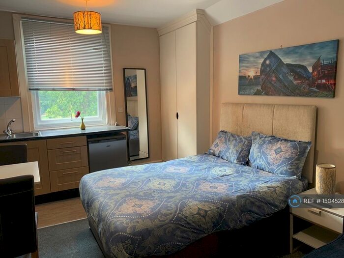 Studio To Rent In Green Lanes, London, N4