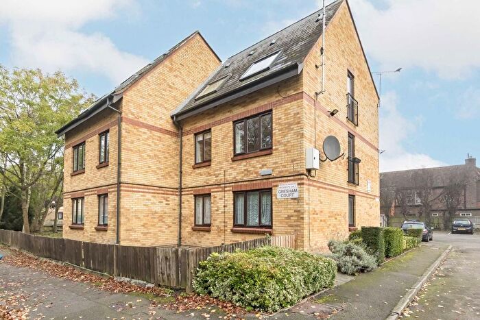 2 Bedroom Flat To Rent In Cherry Orchard, Staines, TW18