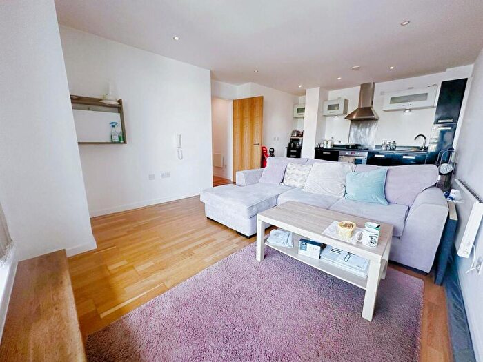 2 Bedroom Apartment To Rent In Gateway East, Marsh Lane, Leeds, LS9
