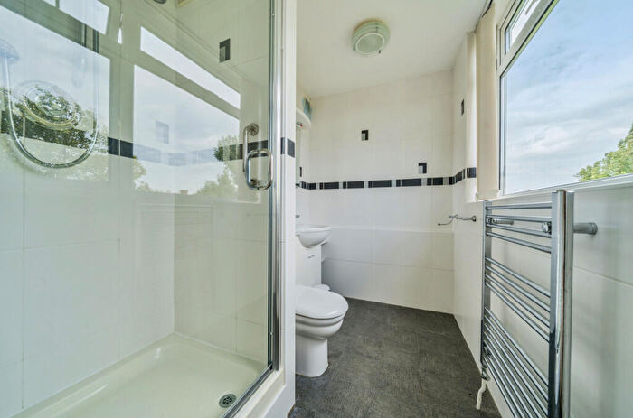 3 Bedroom Apartment For Sale In Hawthorne Road, Bromley, BR1