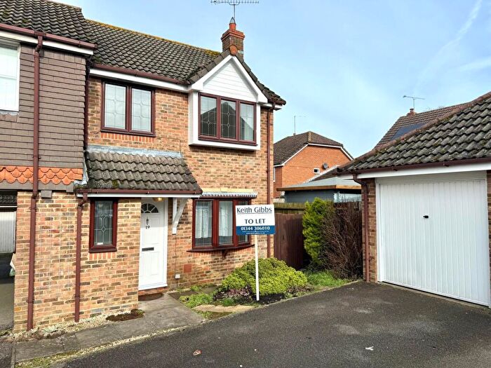 3 Bedroom End Of Terrace House To Rent In Samian Place, Binfield, Berkshire, RG42