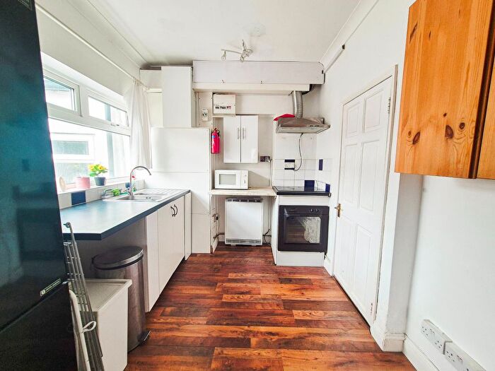 1 Bedroom Flat To Rent In Upminster Road South, Rainham, RM13