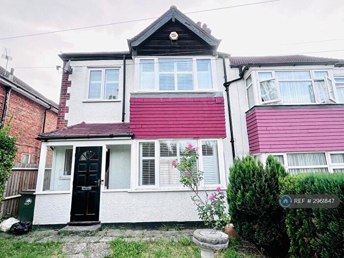 3 Bedroom End Of Terrace House To Rent In St Dunstans Hill, Sutton, SM1