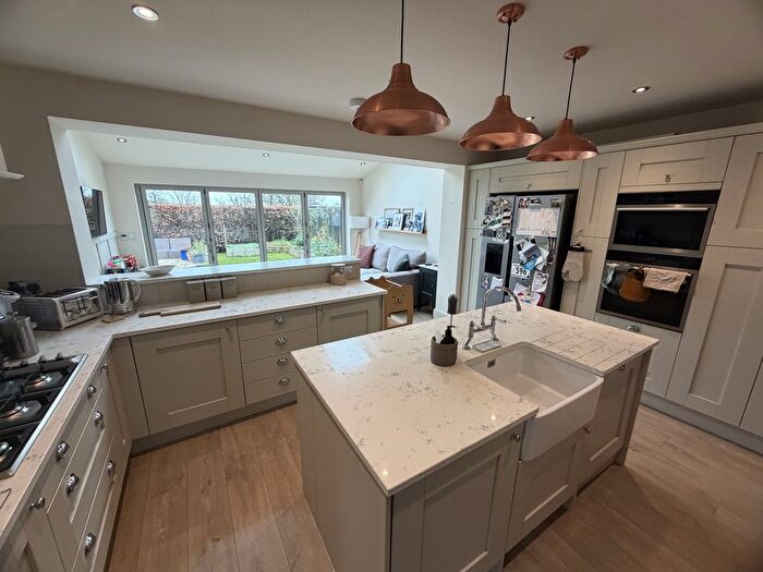 2 Bedroom Semi Detached House To Rent In Church Street North, Old Whittington, S41